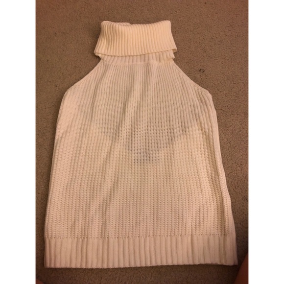 Sleeveless Turtleneck Sweater - Picture 4 of 5